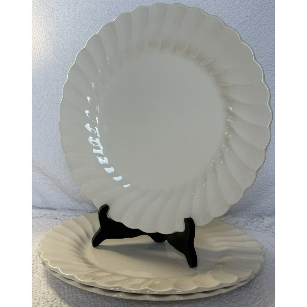 Myott 3 Dinner Plates Olde Chelsea Staffordshire England Swirled Edge Off White